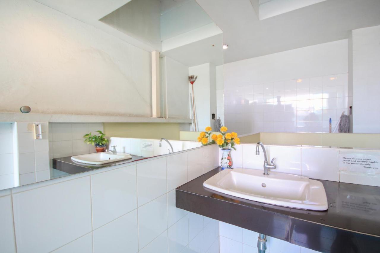 OYO 1054 Phuket Backpacker Hostel Zimmer foto